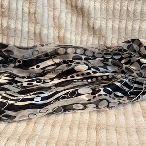 Black and Gray Patterned Scarf